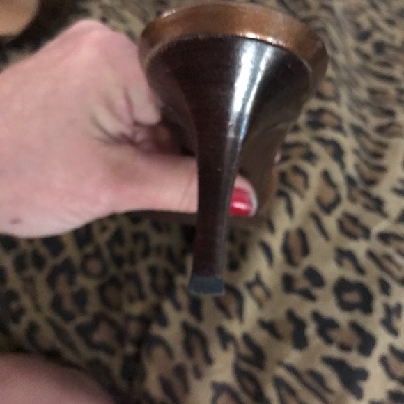 Louis Vuitton size 9.5 brown patent leather kitten heel slide LV gold dice - Picture 14 of 16